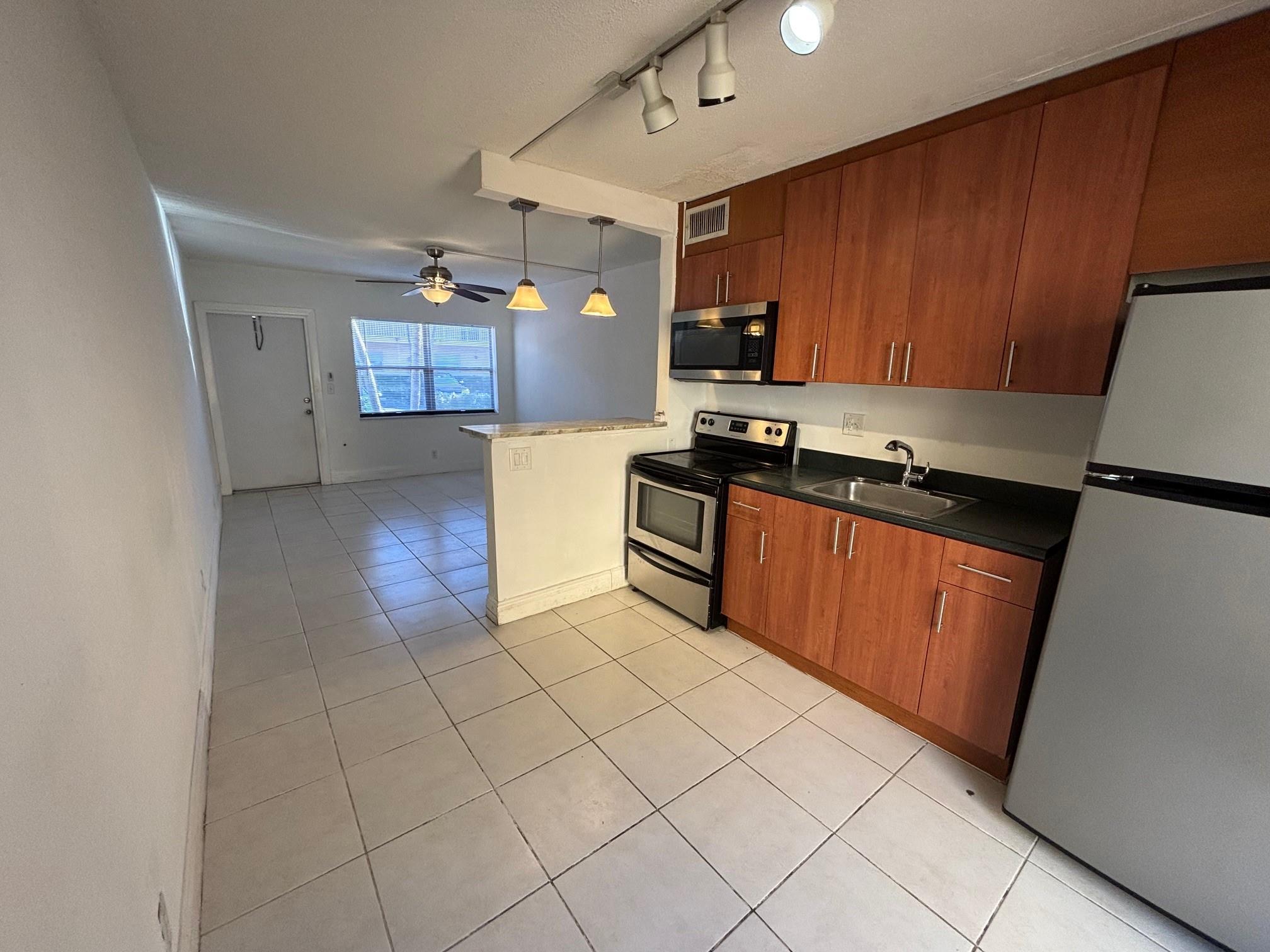 El Sol At Main Street Con - Residential Lease