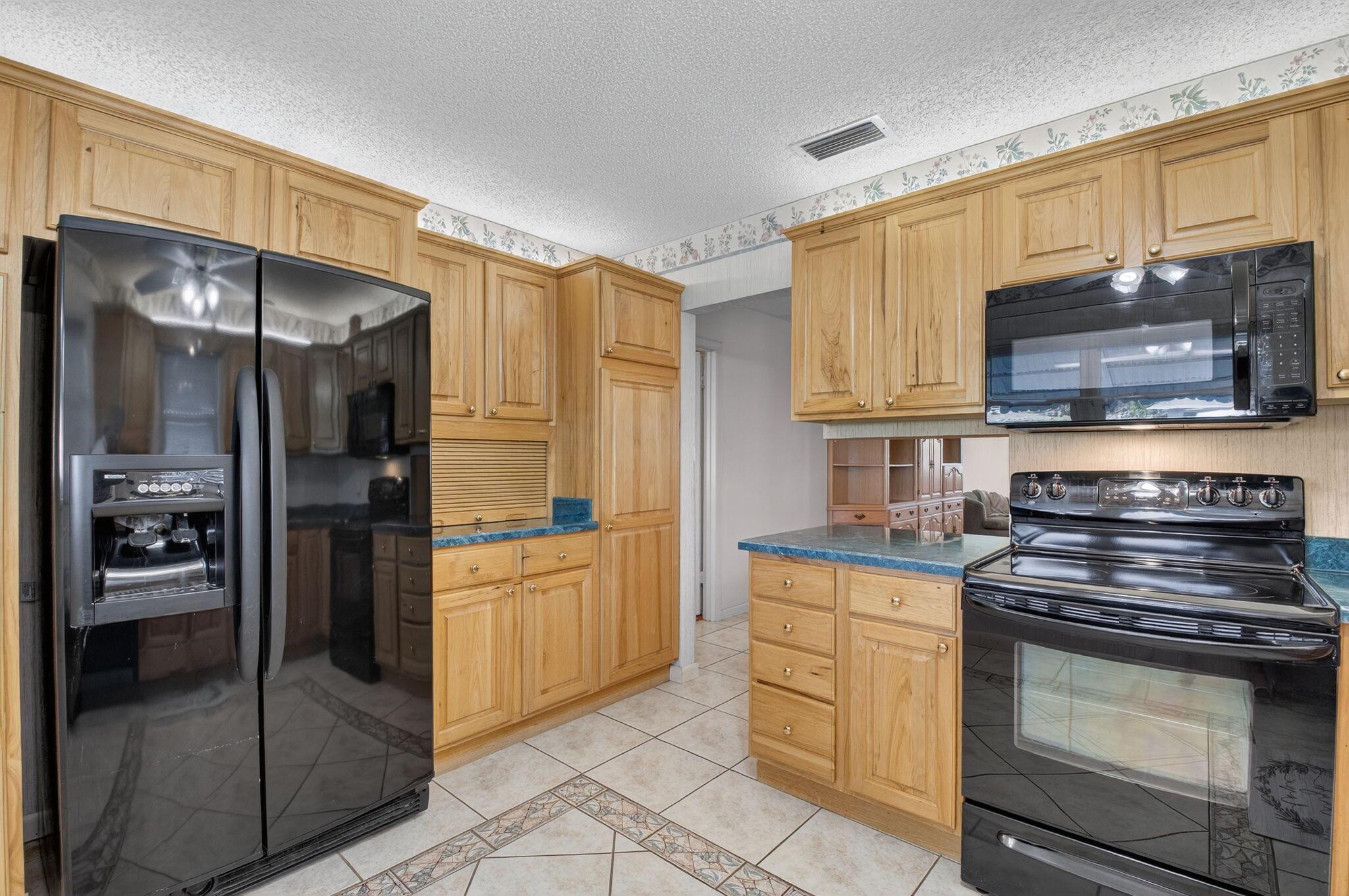 COUNTRY MANORS - Residential