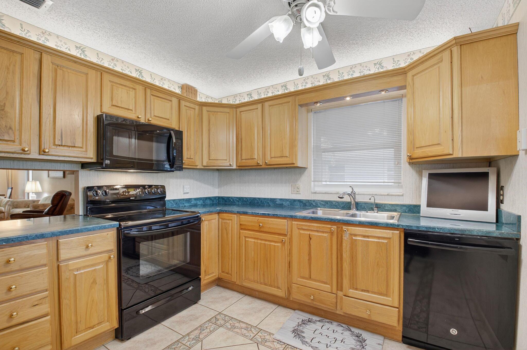 COUNTRY MANORS - Residential