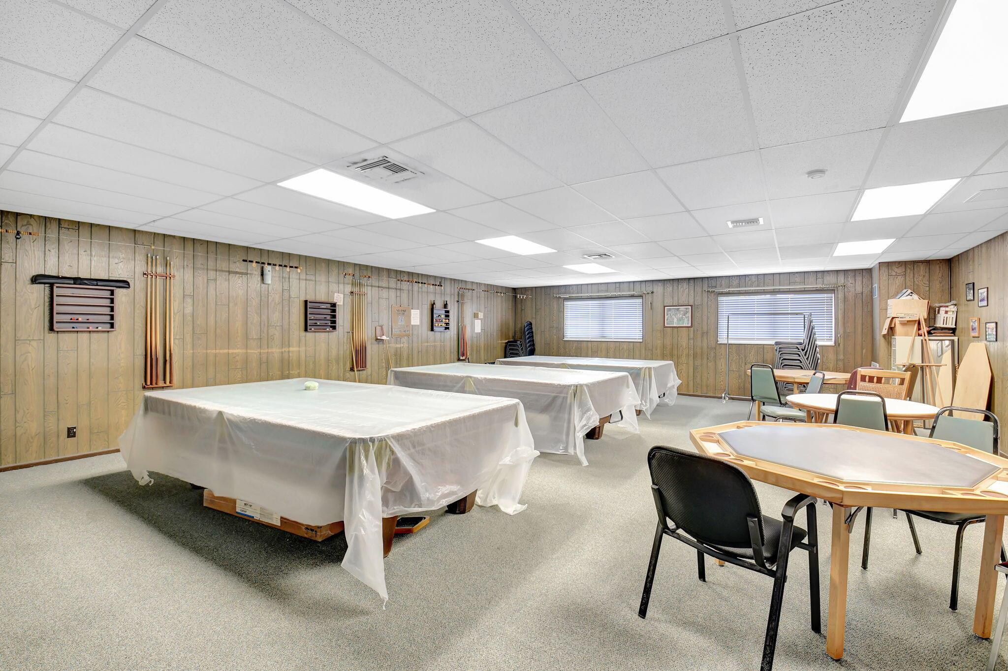 COUNTRY MANORS - Residential