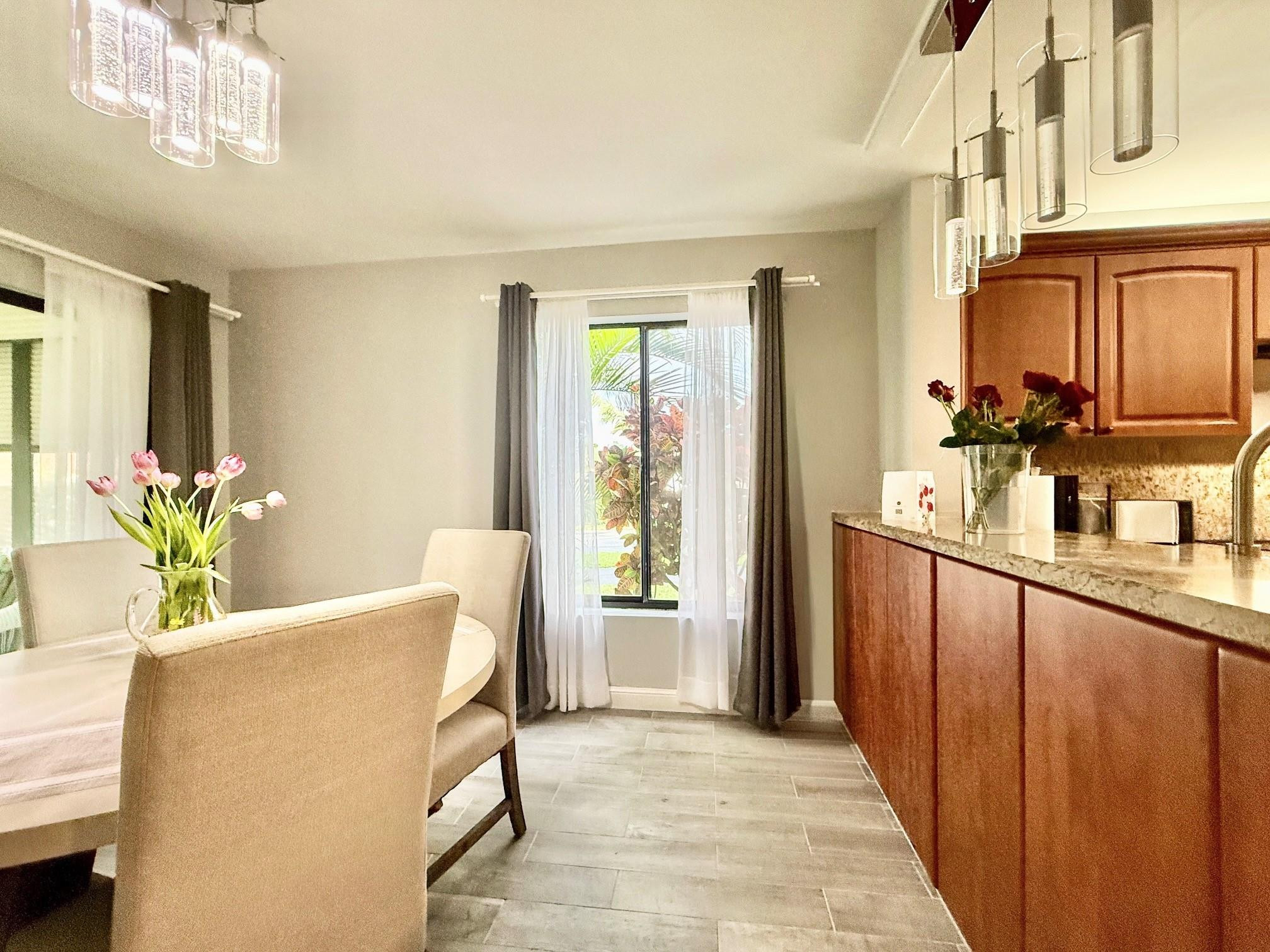 PALM CHASE - Residential