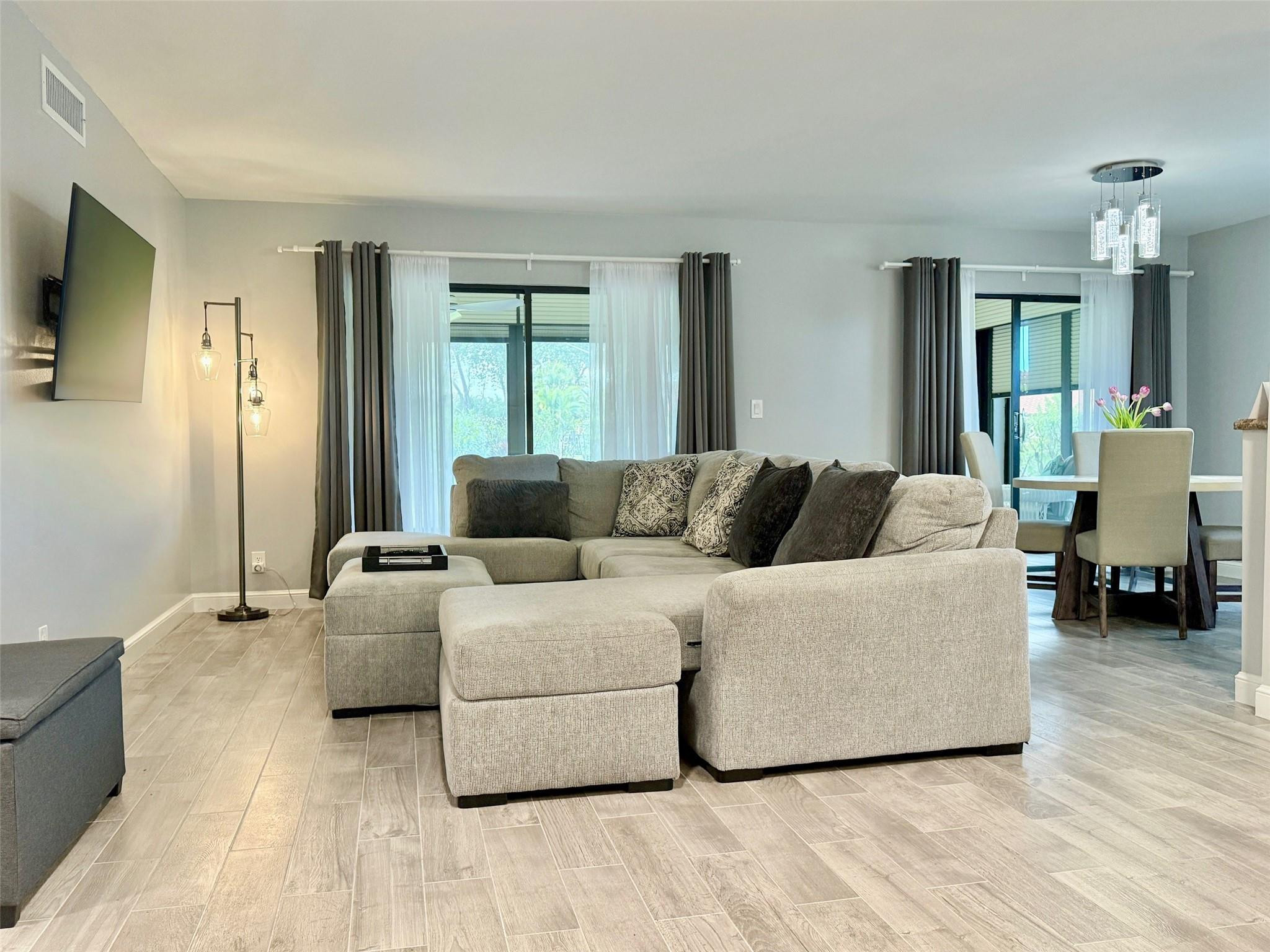 PALM CHASE - Residential