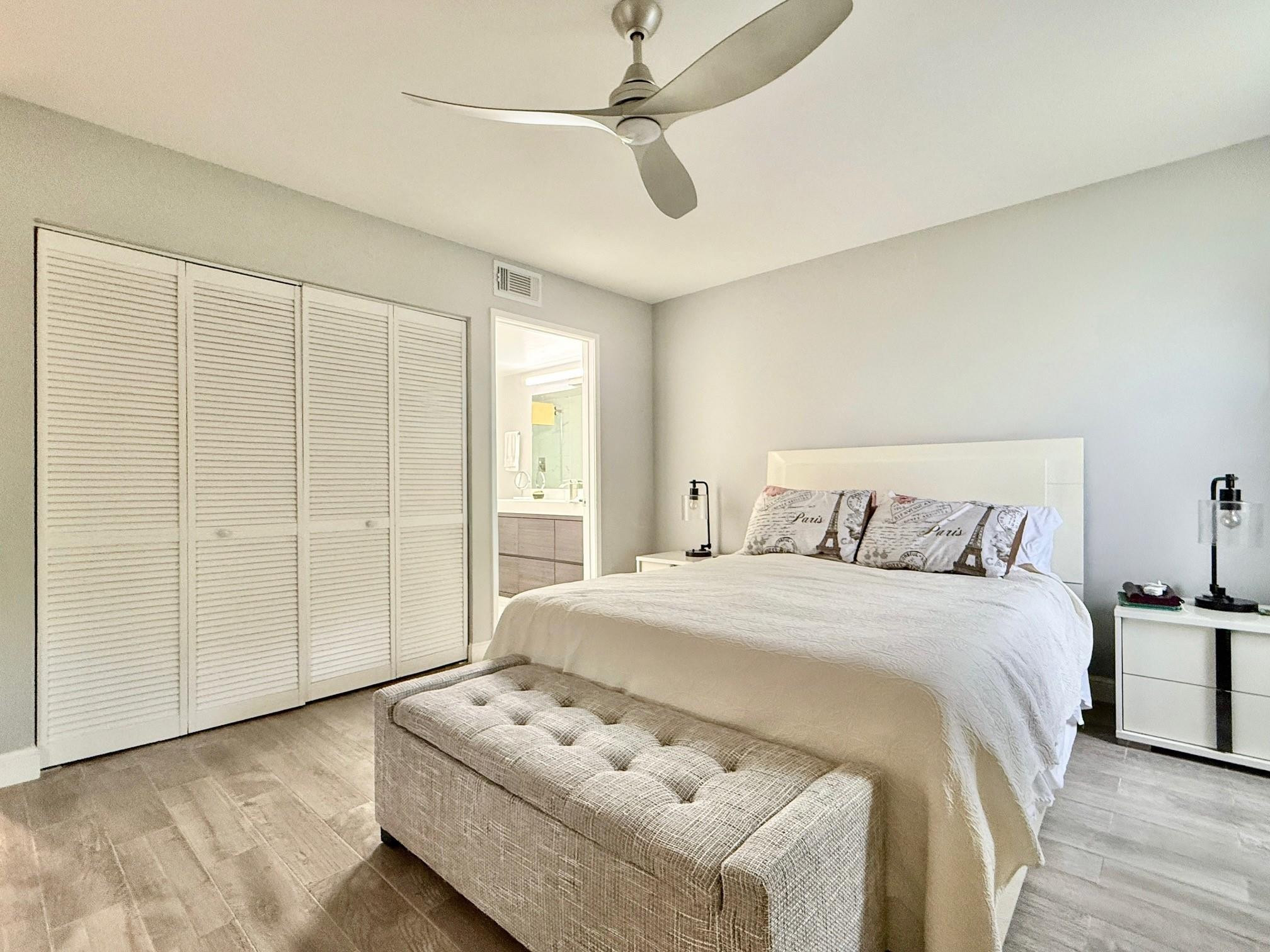 PALM CHASE - Residential