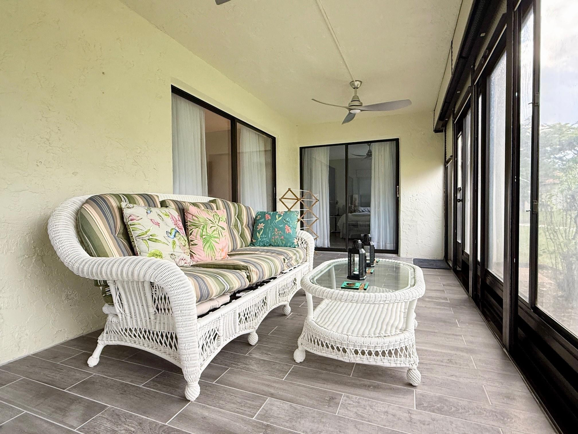 PALM CHASE - Residential