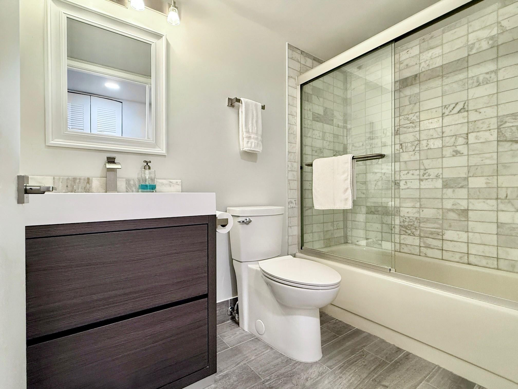 PALM CHASE - Residential