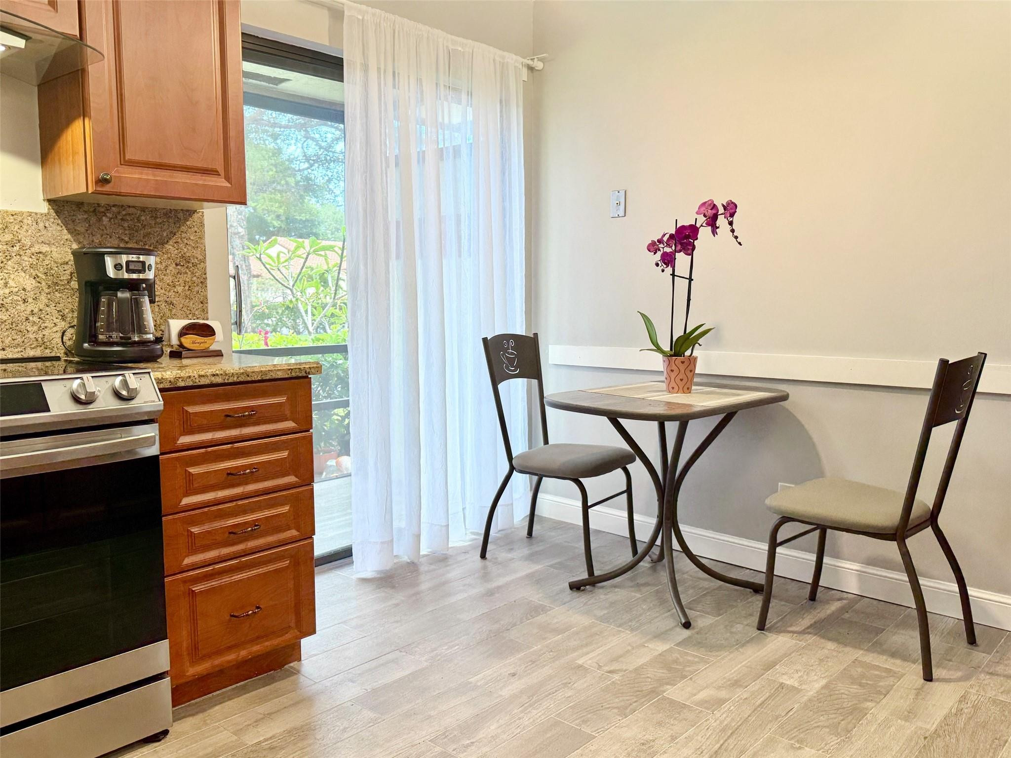 PALM CHASE - Residential