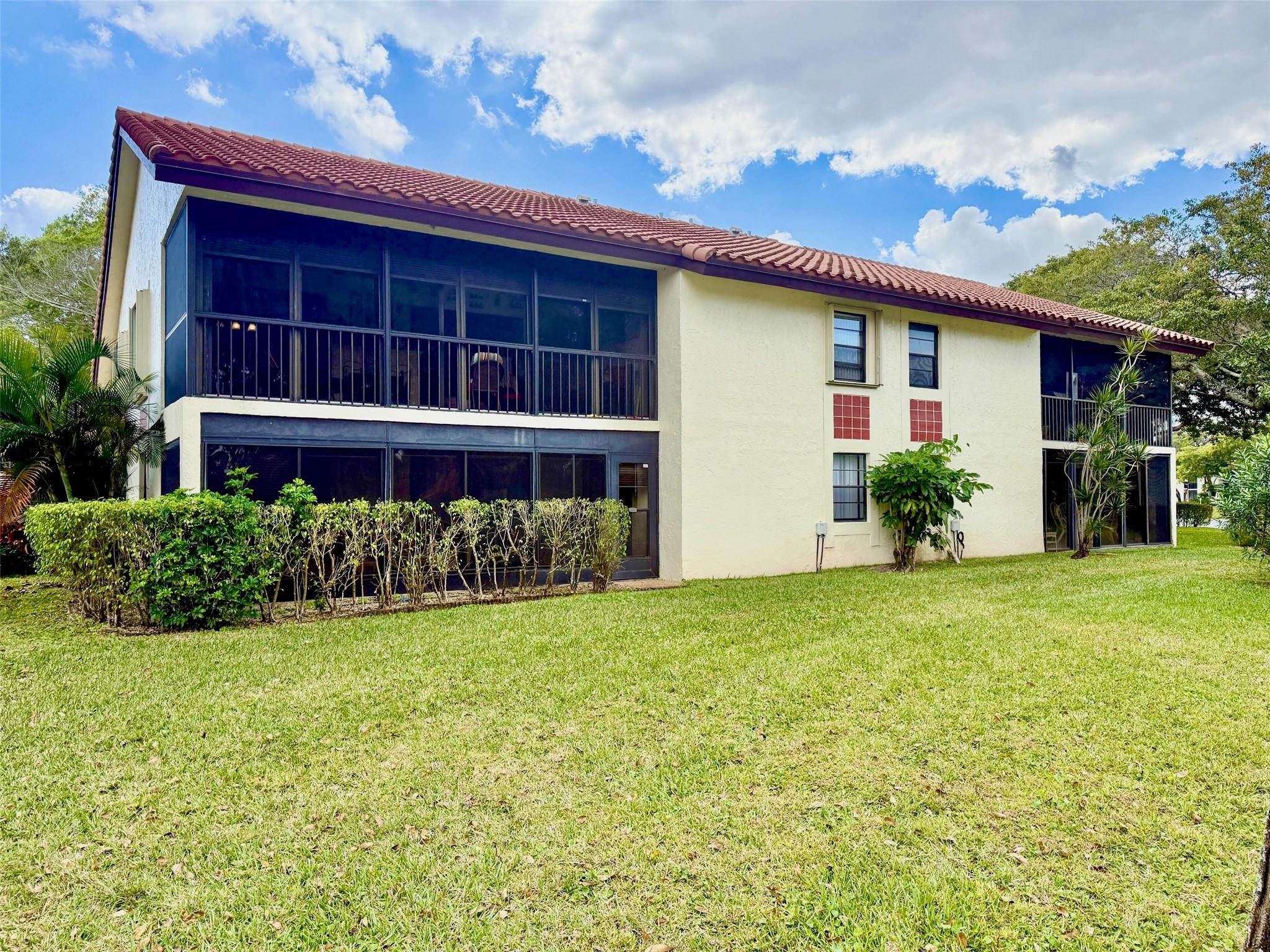 PALM CHASE - Residential