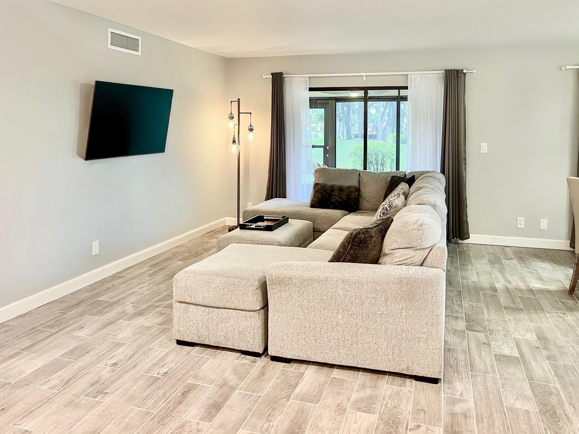 PALM CHASE - Residential