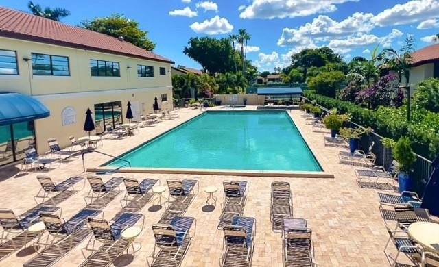 PALM CHASE - Residential