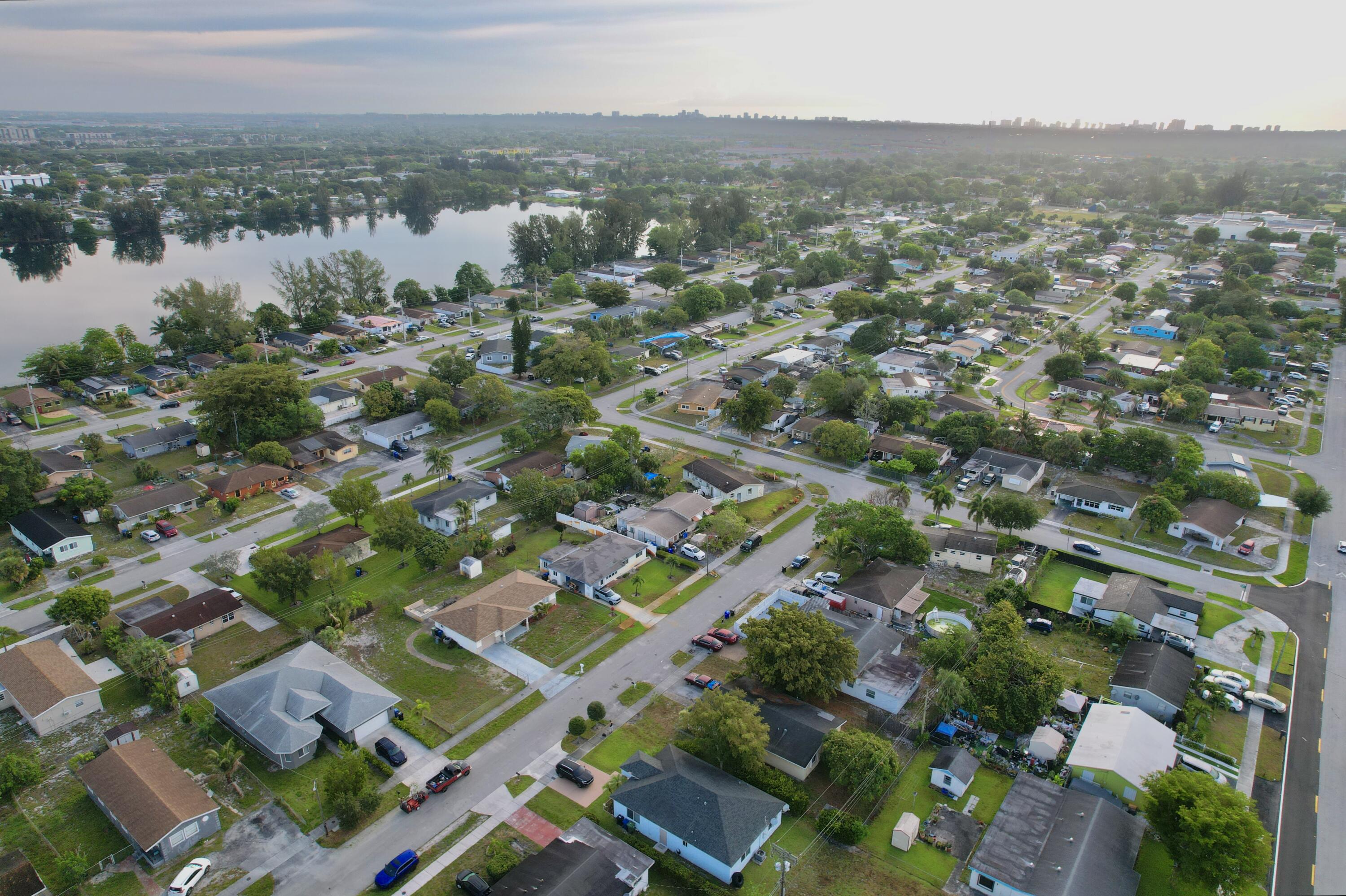 FLAMINGO VILLAGE - Residential