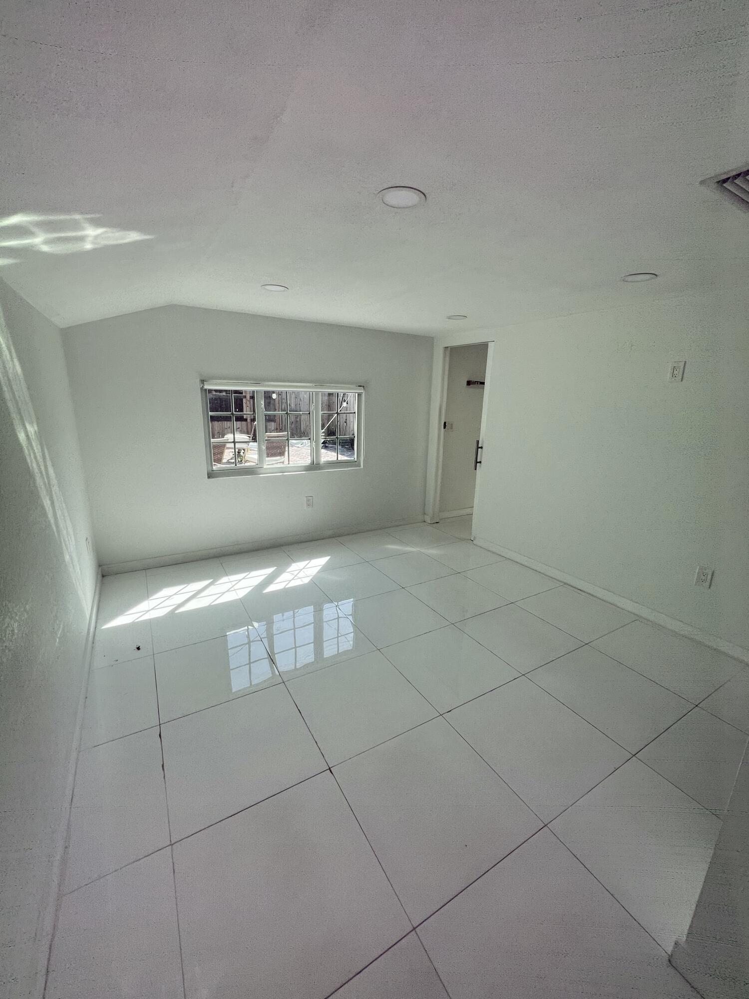 LAKE WORTH TOWN OF - Residential