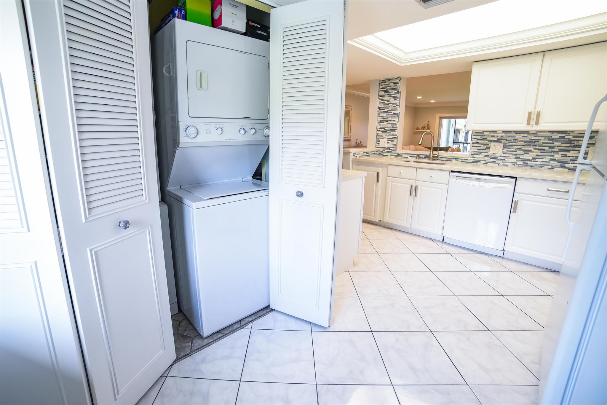 VILLAGES OF ORIOLE DEAUVI - Residential Lease