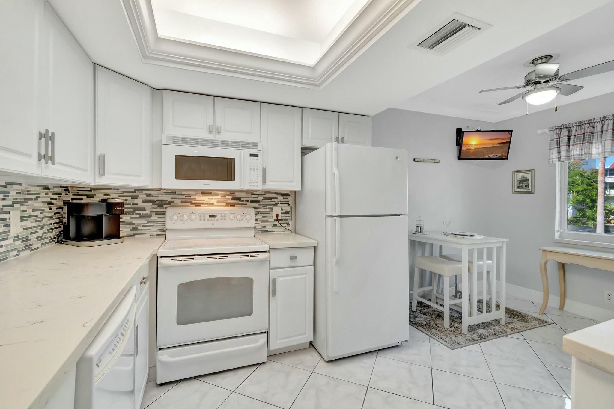 VILLAGES OF ORIOLE DEAUVI - Residential Lease