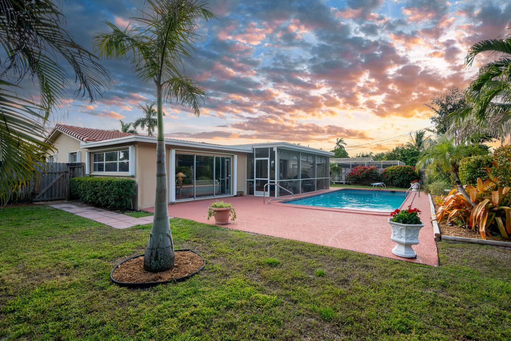 Photo of 965 SW 13th Street, Boca Raton, FL 33486 (MLS # R11051373)