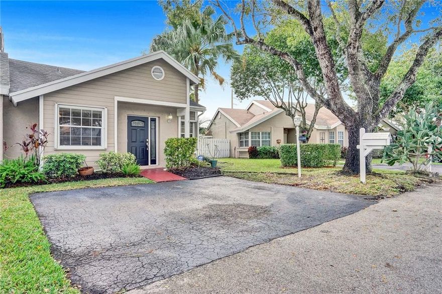 Rarely available and OH SO CUTE 2/2 in desirable Scarborough Davie; Great schools Fox Trail;Ind Ridge;Western; one story fully fenced(shadow box wood) w/ ample yard;roof 2006;Ac about 4 years old;Accordion shutters! low HOA 178/mo;No leasing 1st year irrigation & lines/heads maintained by HOA-lawn watering comes from the lakes/canals;Super cute white kitchen; washer and dryer in unit; Double master layout!New luxury vinyl plank flooring in all the living area;laminate in both bedrooms; very cute bathrooms; park two cars right in front of townhouse! plenty of guest parking right across from unit! Assoc has tennis courts;basketball;tot lot;pool area;really darling community!Assoc paints buildings - bldgs painted about 1 year ago;no hoa approval;