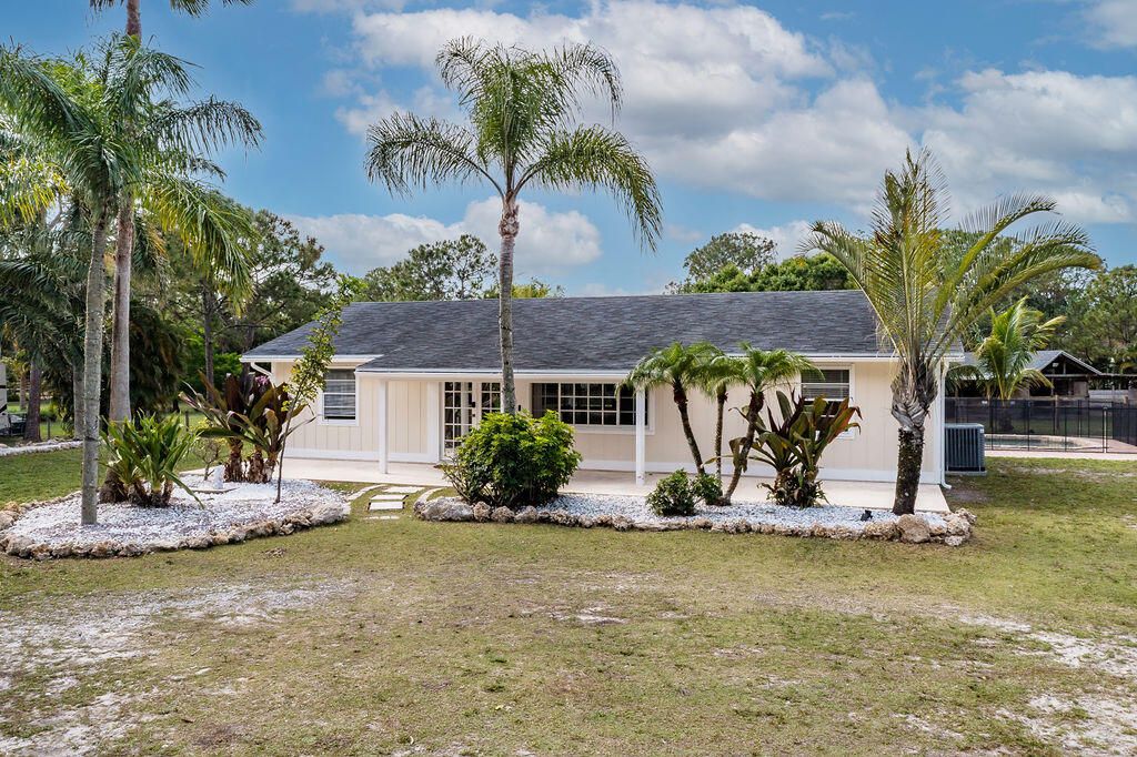 Photo of 10826 N 151st Lane, Jupiter, FL 33478 (MLS # R11071985)