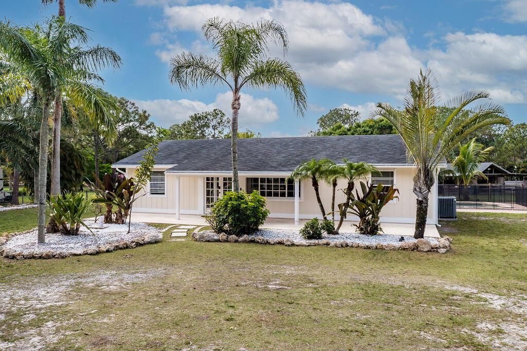 Photo of 10826 N 151st Lane, Jupiter, FL 33478 (MLS # R11071985)