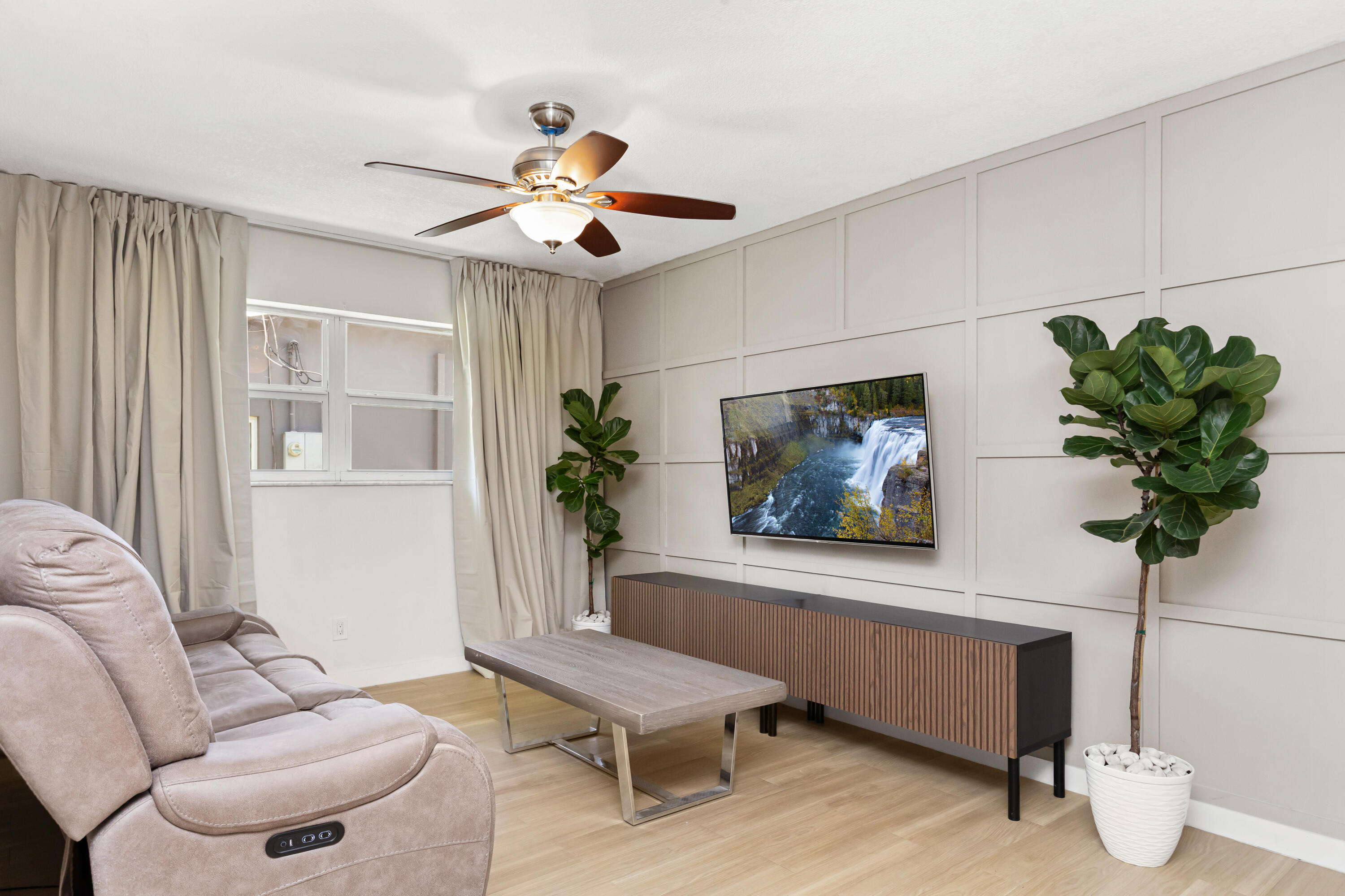 MIRROR LAKE ESTATES SEC SIX - Residential