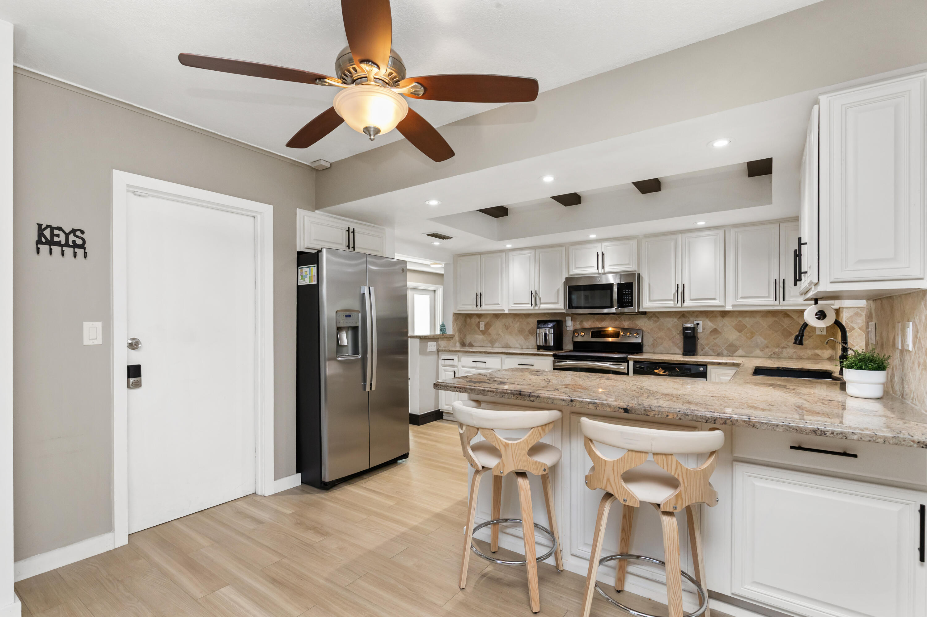 MIRROR LAKE ESTATES SEC SIX - Residential