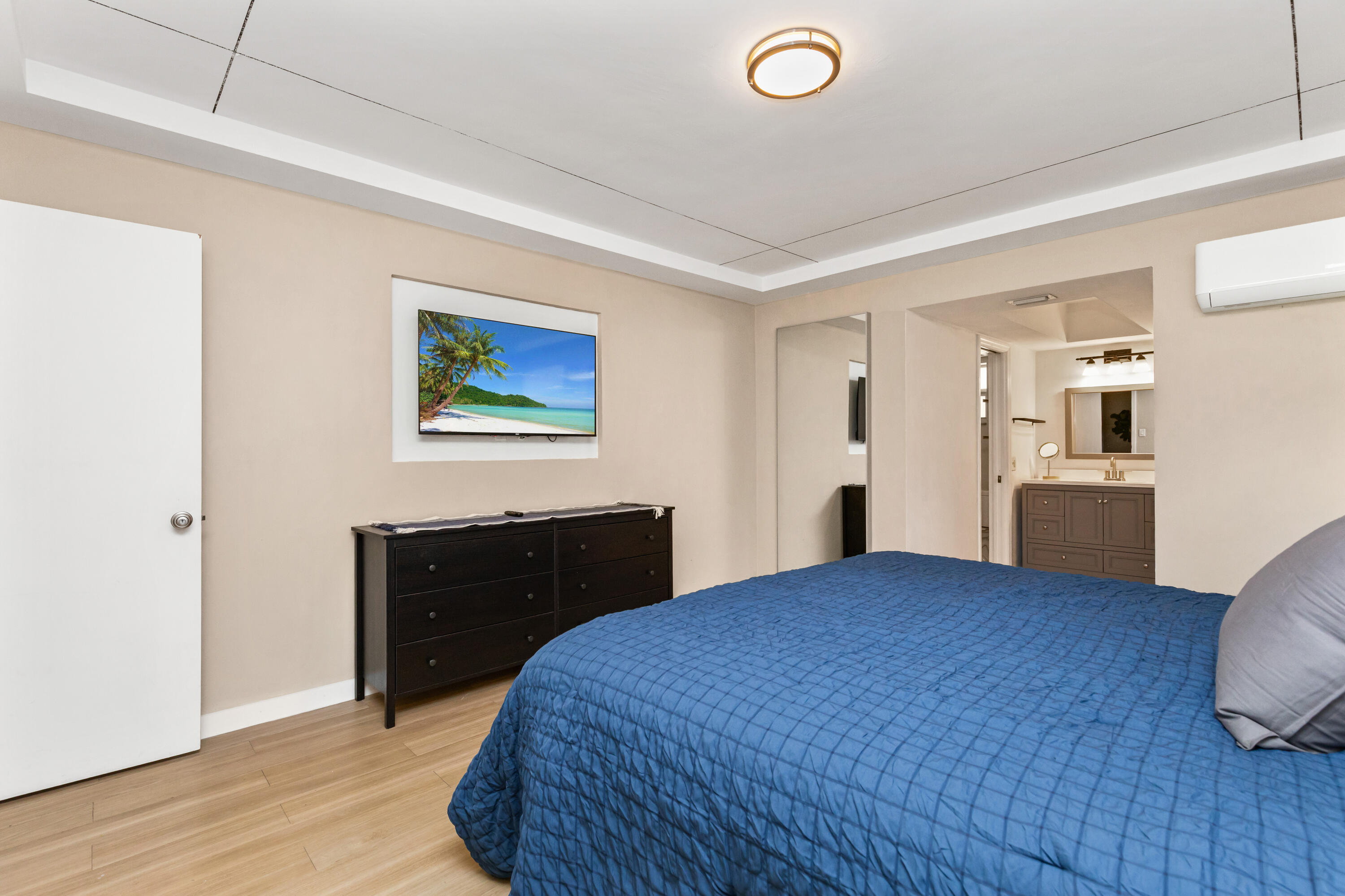 MIRROR LAKE ESTATES SEC SIX - Residential