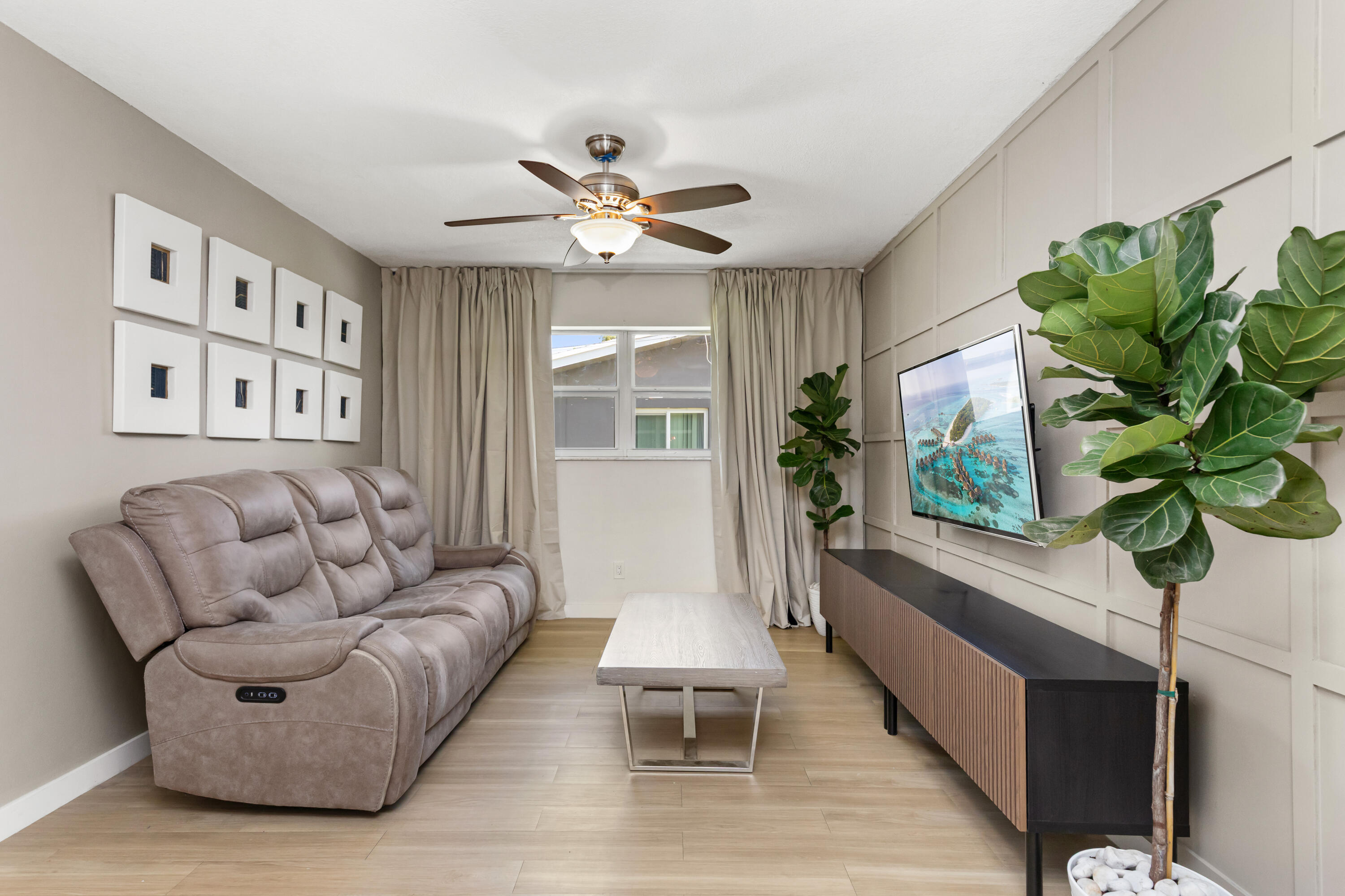 MIRROR LAKE ESTATES SEC SIX - Residential