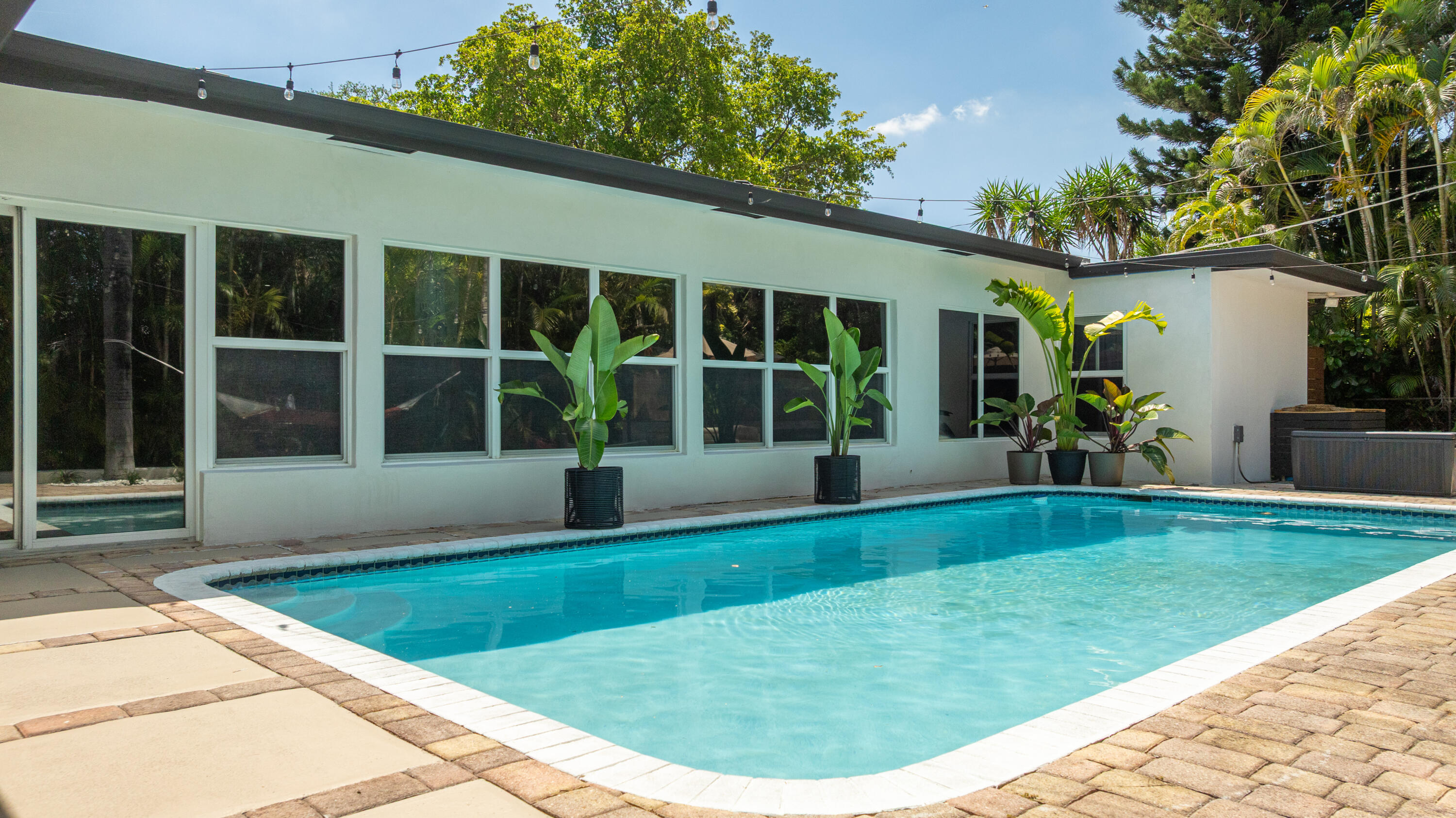 MIRROR LAKE ESTATES SEC SIX - Residential