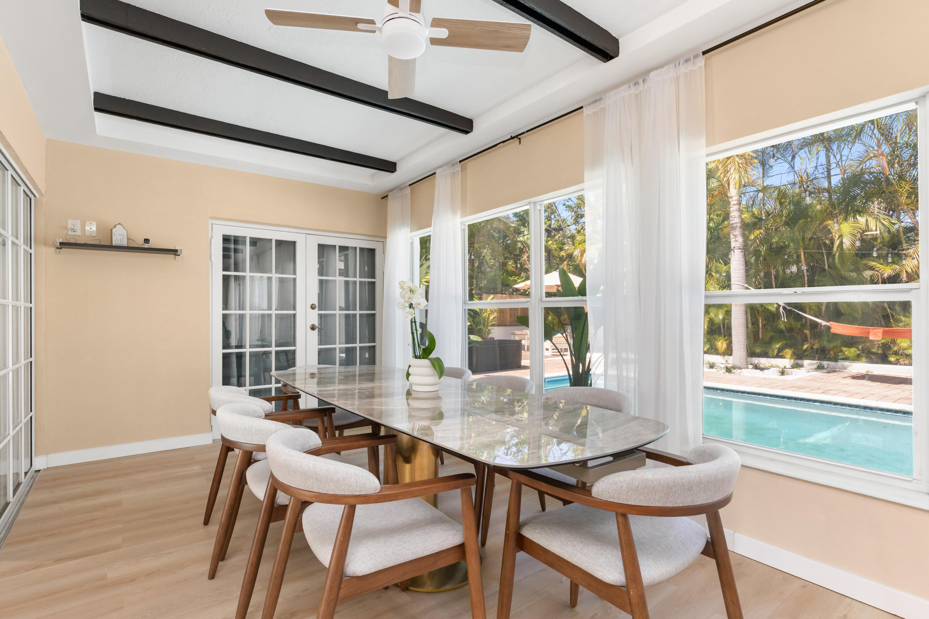 MIRROR LAKE ESTATES SEC SIX - Residential
