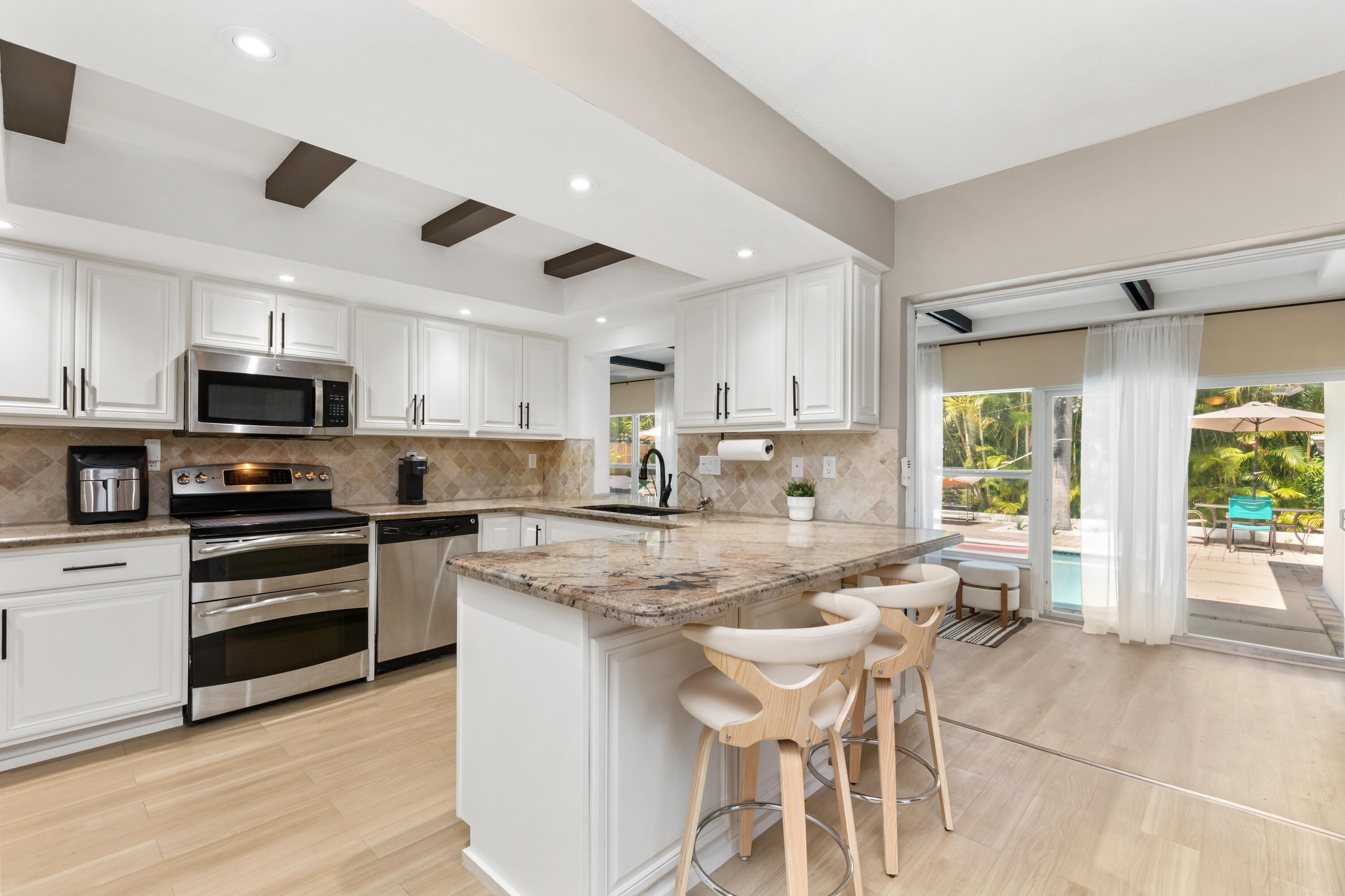MIRROR LAKE ESTATES SEC SIX - Residential
