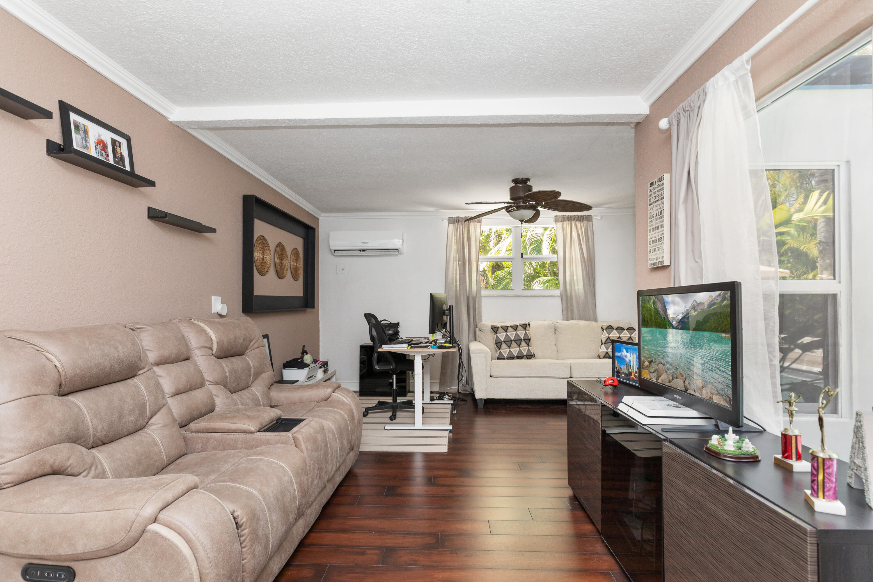 MIRROR LAKE ESTATES SEC SIX - Residential