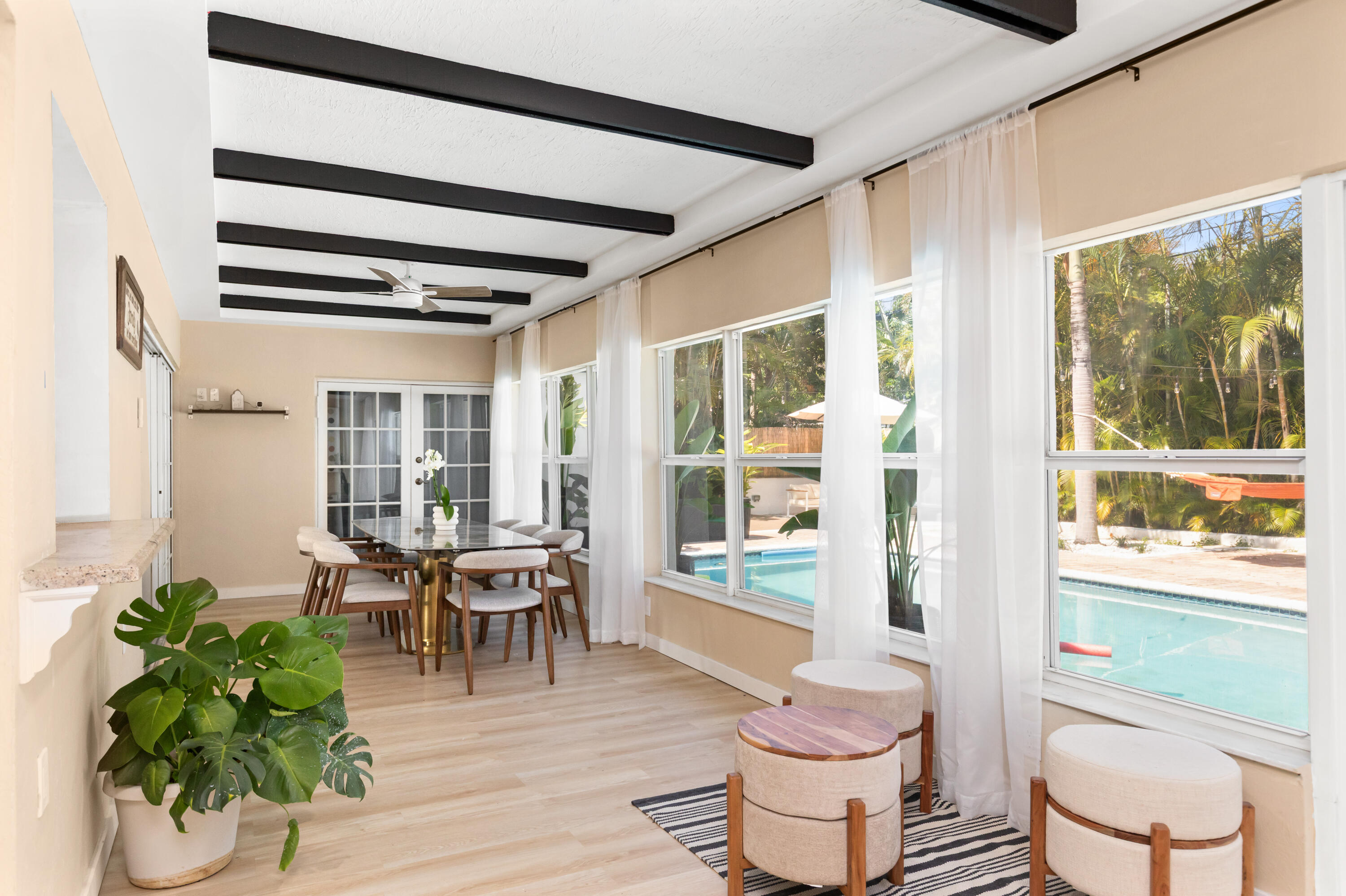 MIRROR LAKE ESTATES SEC SIX - Residential