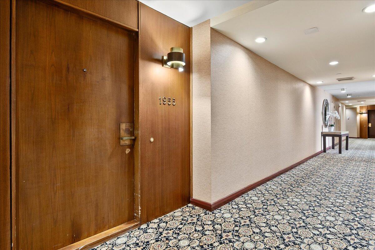 OLD PORT COVE LAKE POINT TOWER CONDO - Residential