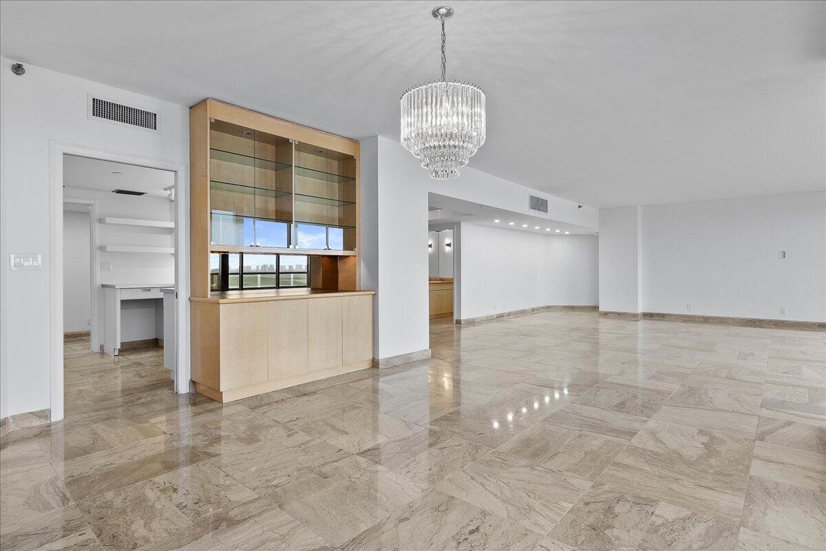 OLD PORT COVE LAKE POINT TOWER CONDO - Residential