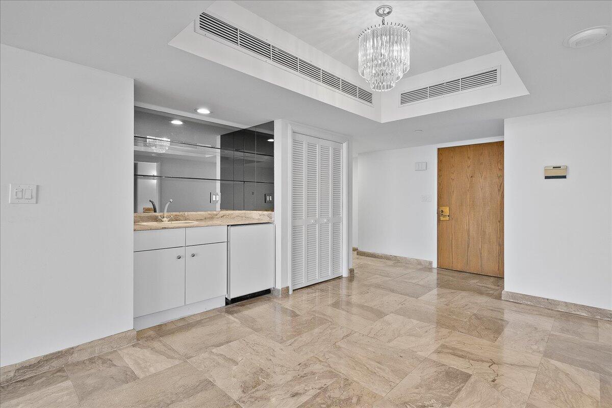 OLD PORT COVE LAKE POINT TOWER CONDO - Residential