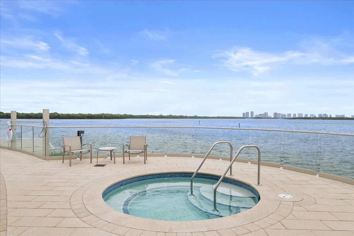 OLD PORT COVE LAKE POINT TOWER CONDO - Residential