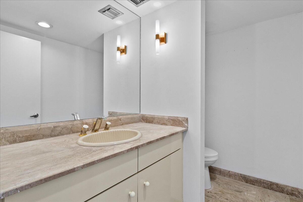 OLD PORT COVE LAKE POINT TOWER CONDO - Residential