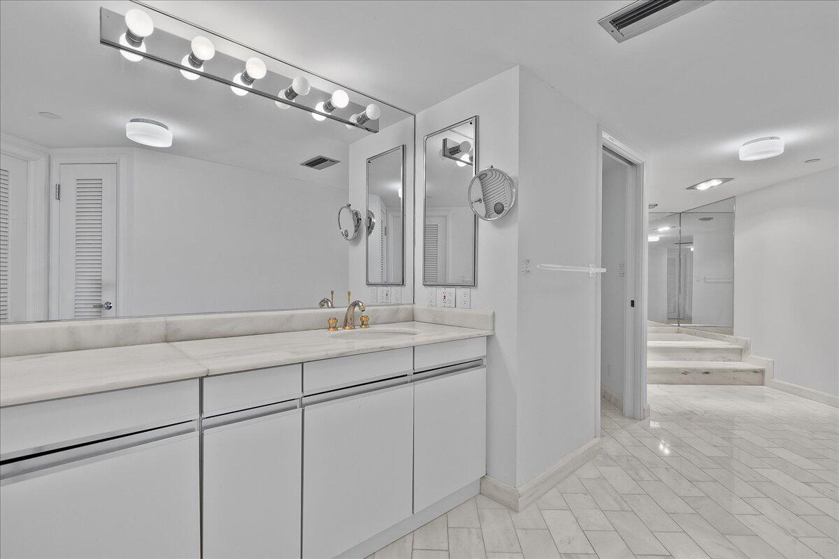 OLD PORT COVE LAKE POINT TOWER CONDO - Residential