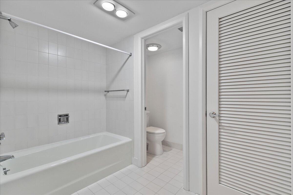 OLD PORT COVE LAKE POINT TOWER CONDO - Residential