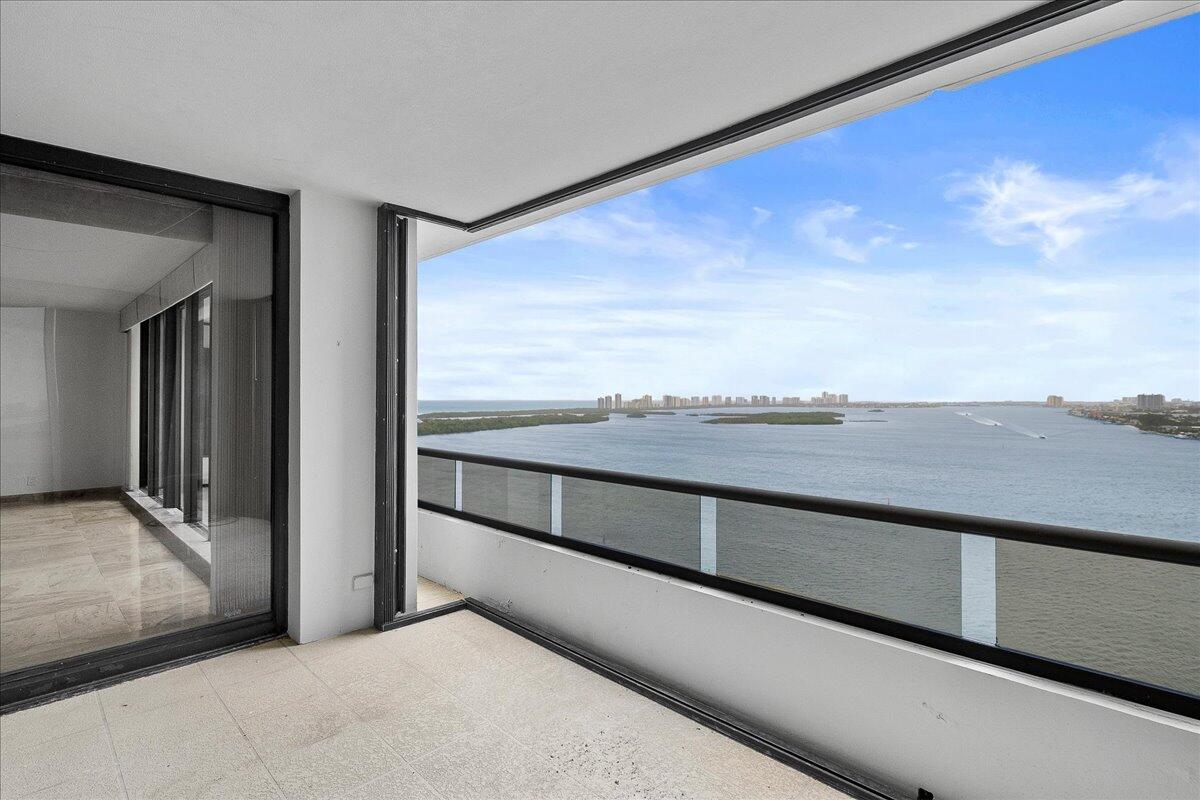 OLD PORT COVE LAKE POINT TOWER CONDO - Residential