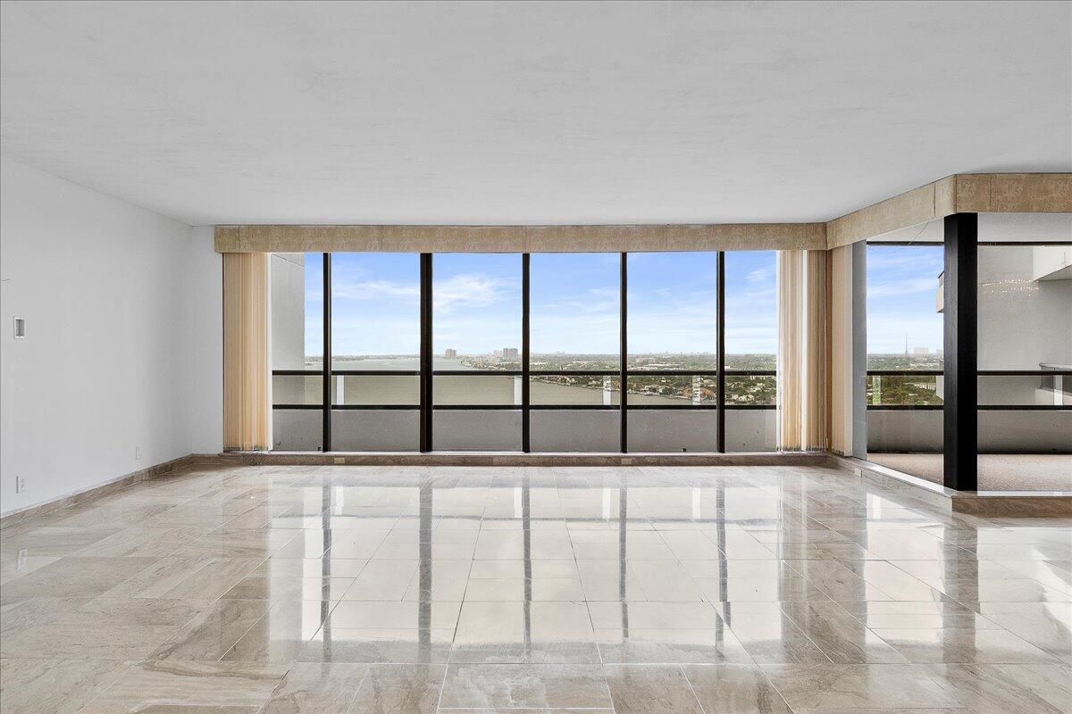 OLD PORT COVE LAKE POINT TOWER CONDO - Residential