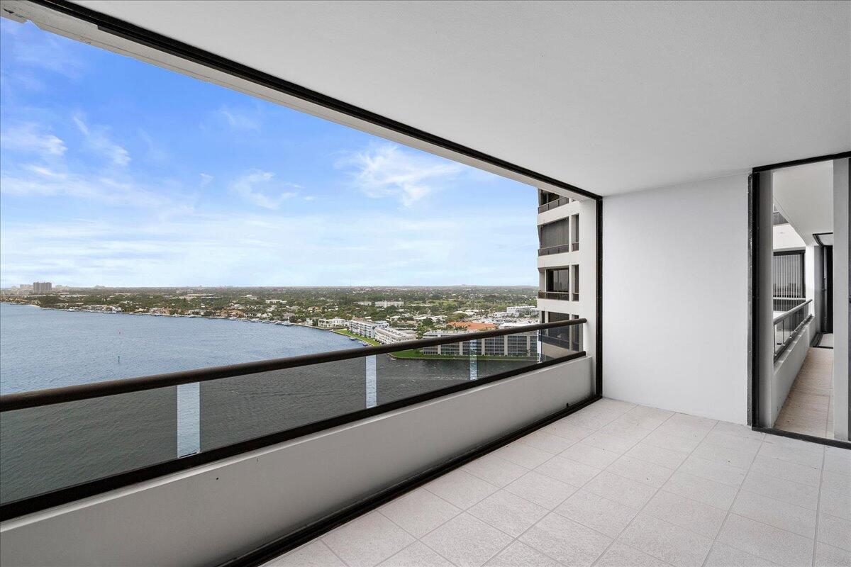 OLD PORT COVE LAKE POINT TOWER CONDO - Residential