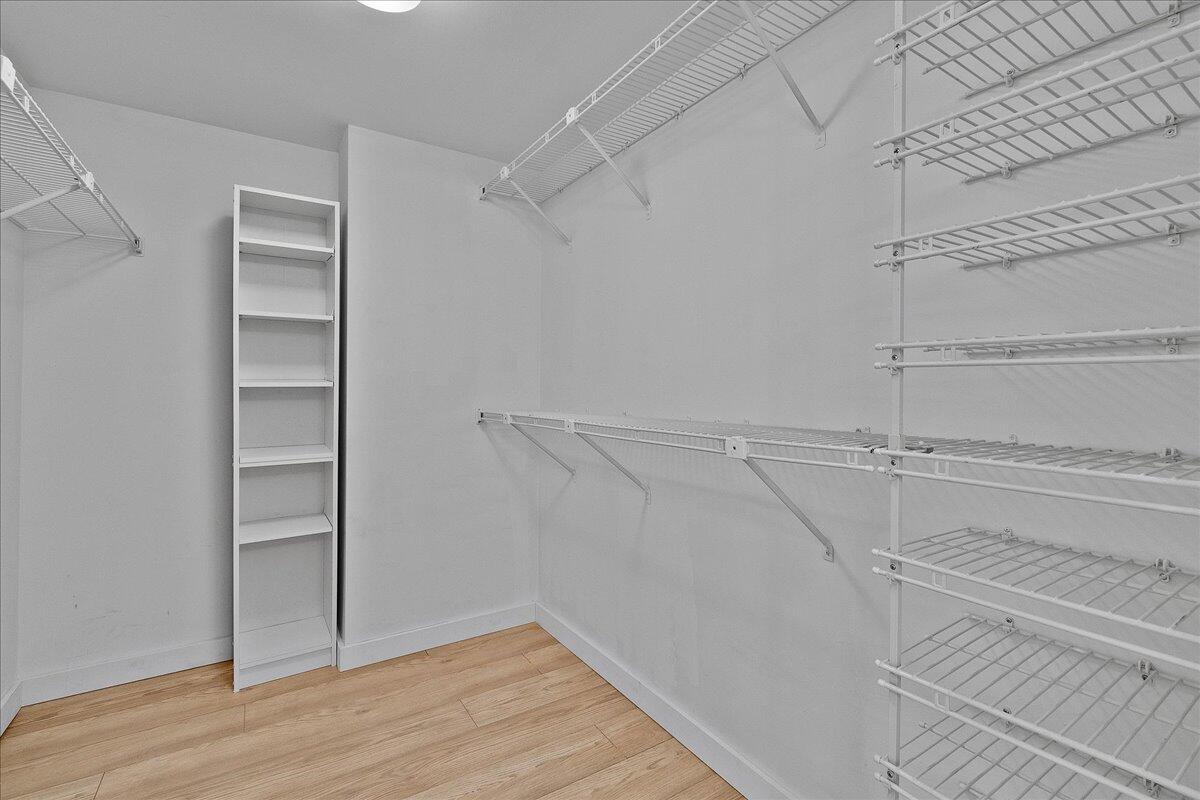 OLD PORT COVE LAKE POINT TOWER CONDO - Residential