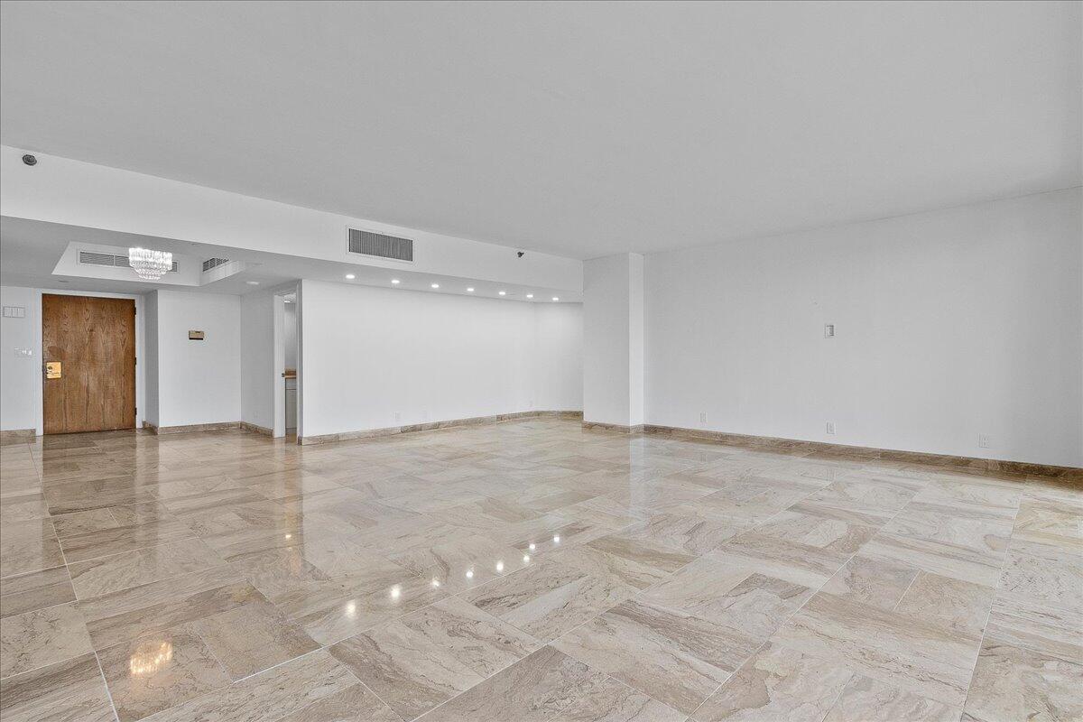 OLD PORT COVE LAKE POINT TOWER CONDO - Residential