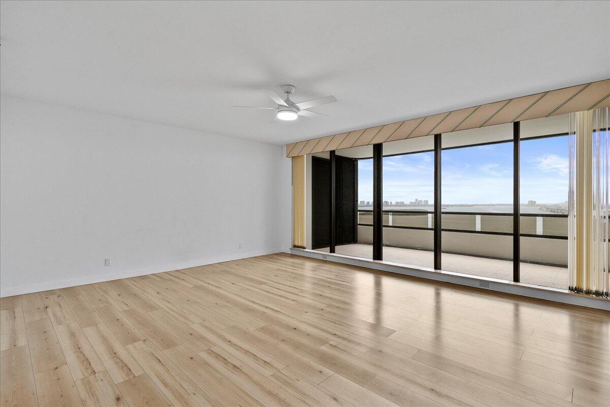 OLD PORT COVE LAKE POINT TOWER CONDO - Residential