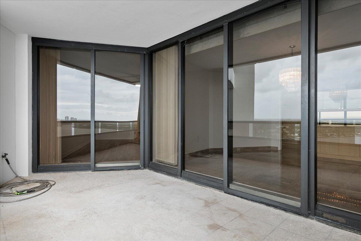 OLD PORT COVE LAKE POINT TOWER CONDO - Residential