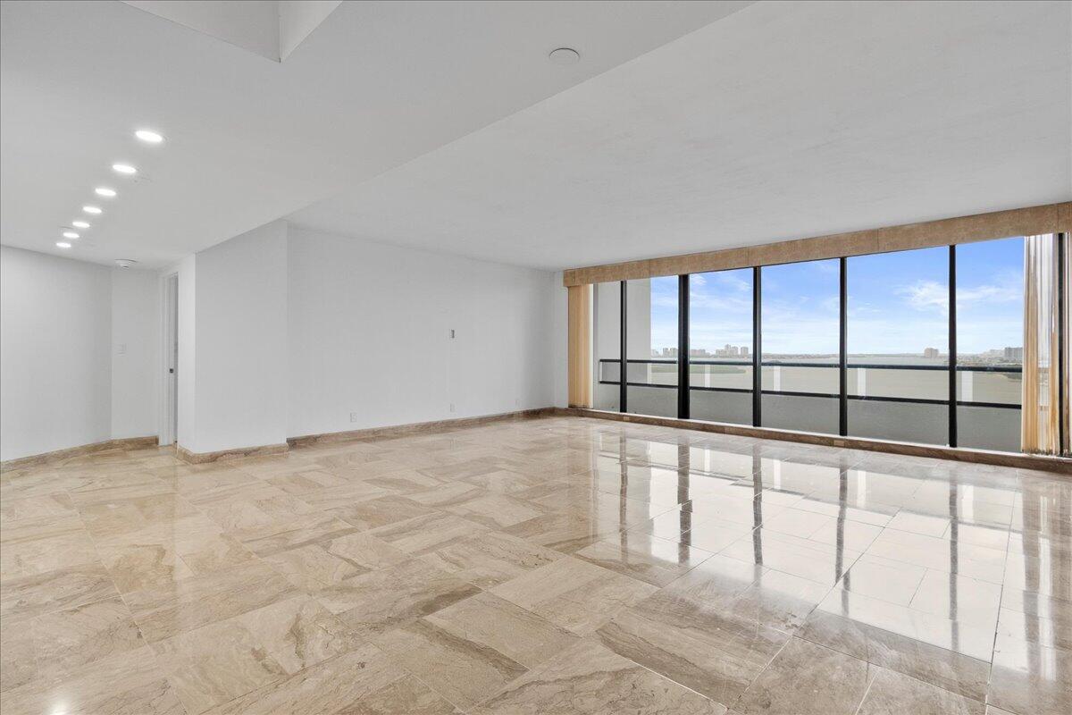 OLD PORT COVE LAKE POINT TOWER CONDO - Residential