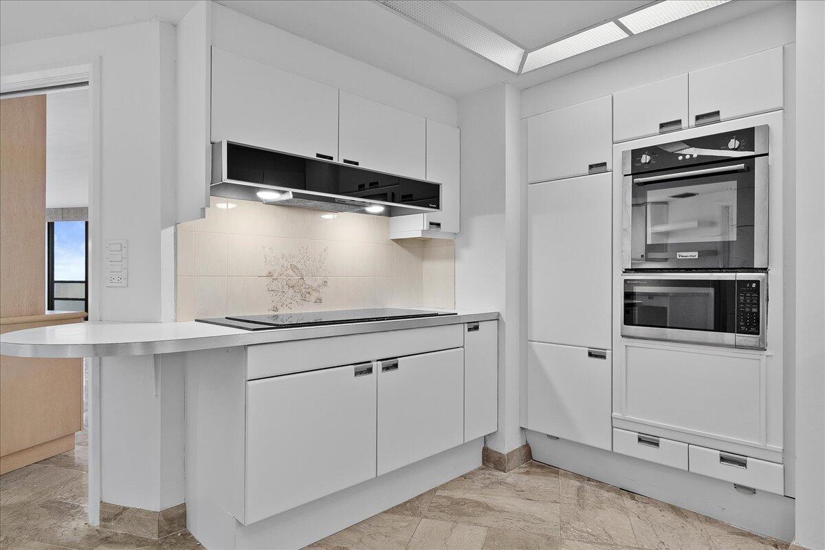 OLD PORT COVE LAKE POINT TOWER CONDO - Residential