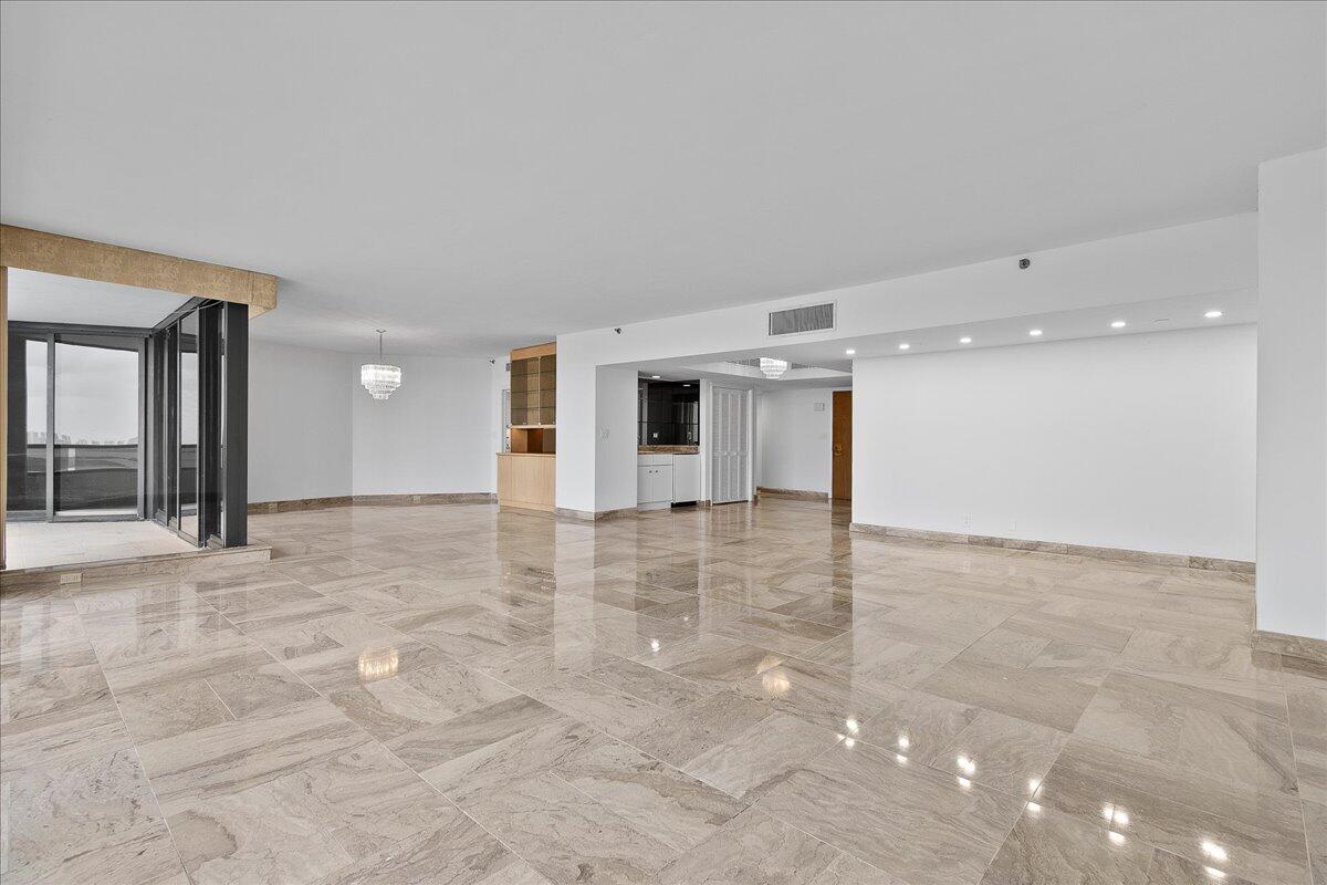 OLD PORT COVE LAKE POINT TOWER CONDO - Residential