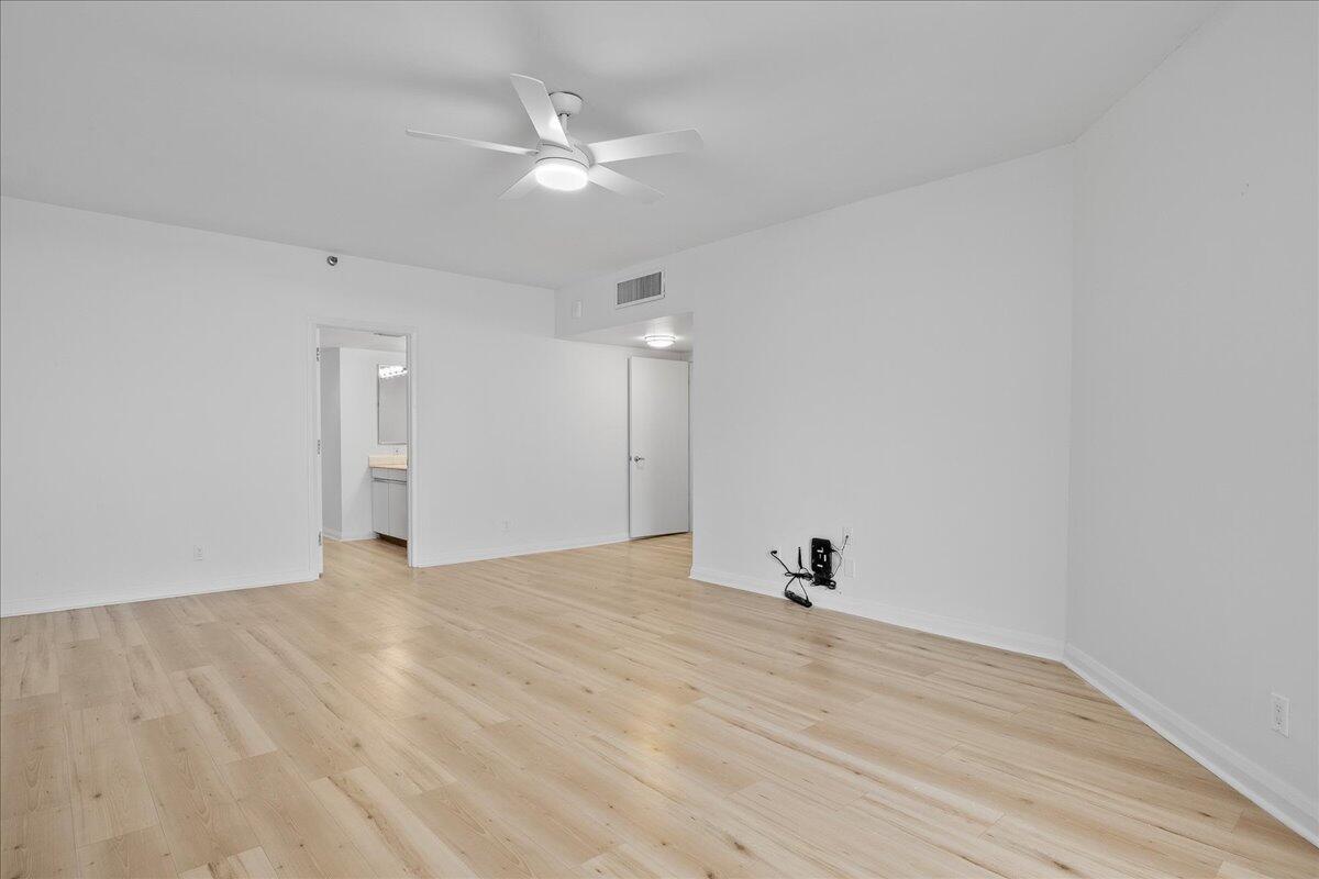 OLD PORT COVE LAKE POINT TOWER CONDO - Residential