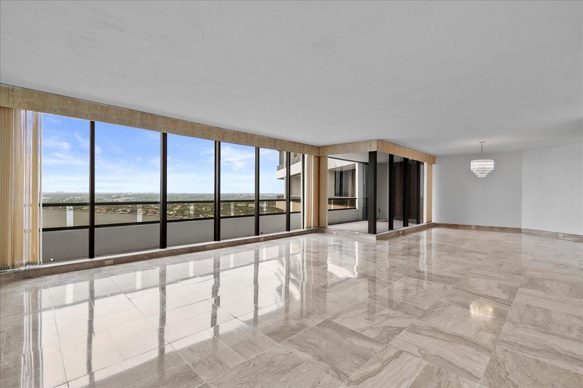 OLD PORT COVE LAKE POINT TOWER CONDO - Residential