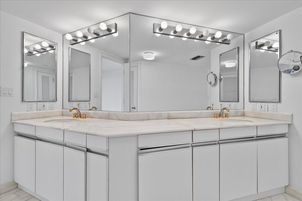 OLD PORT COVE LAKE POINT TOWER CONDO - Residential